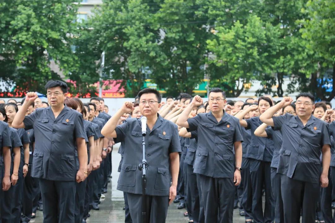 时尚男孩救援